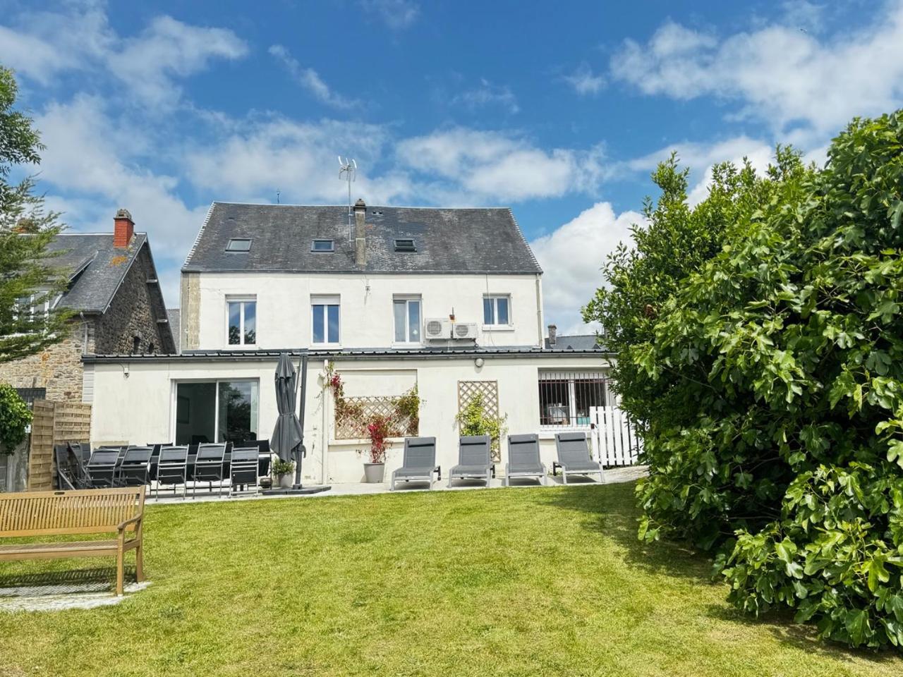 Lebel Endroit 145m2 , Terrain Et Terrasse De 350m2 Au Coeur Des Commerces ,a Proximite De La Et Tous Services Inclus Portbail